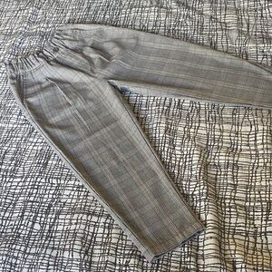 Uniqlo Girl’s Gray Plaid Trousers